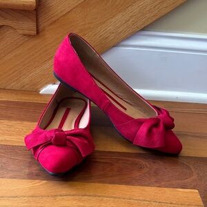 New Directions Callie Red Bow Sueded Flats, NEW without box, 6.5